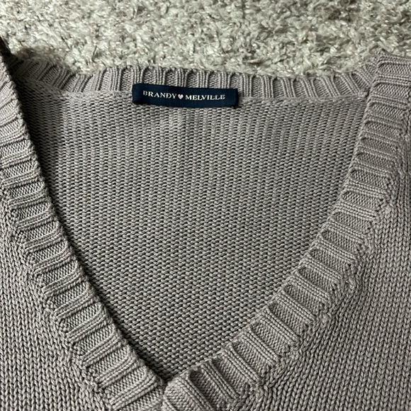 NWOT Brandy Melville Leigh Knit sweater v neck - Picture 2 of 4
